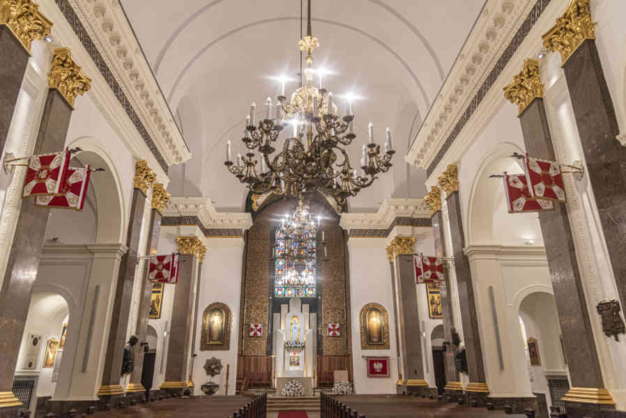 Polonia - Varsovia 166 - catedral de campaña del ejército polaco.jpg